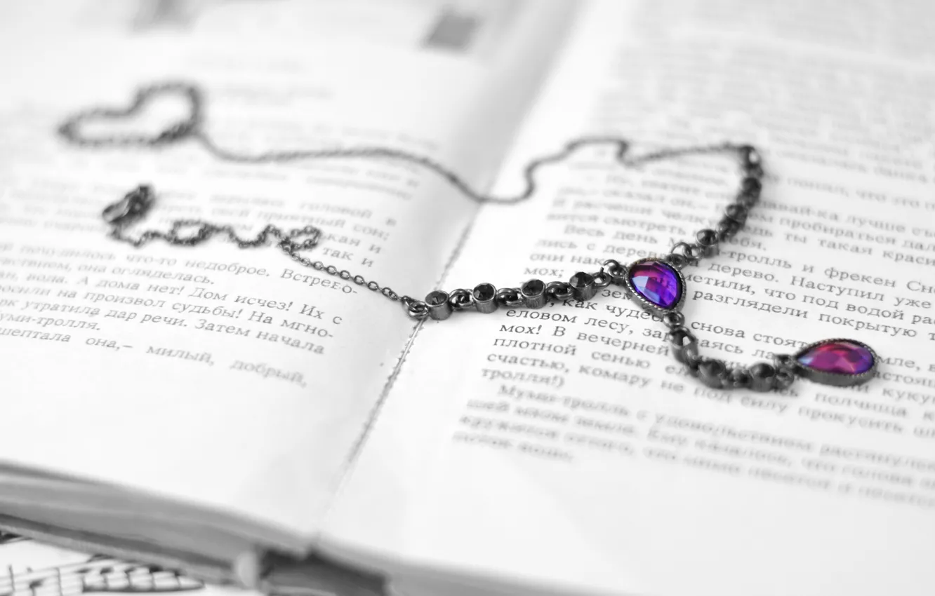 Фото обои фиолетовый, текст, стиль, камни, фон, обои, ожерелье, кулон