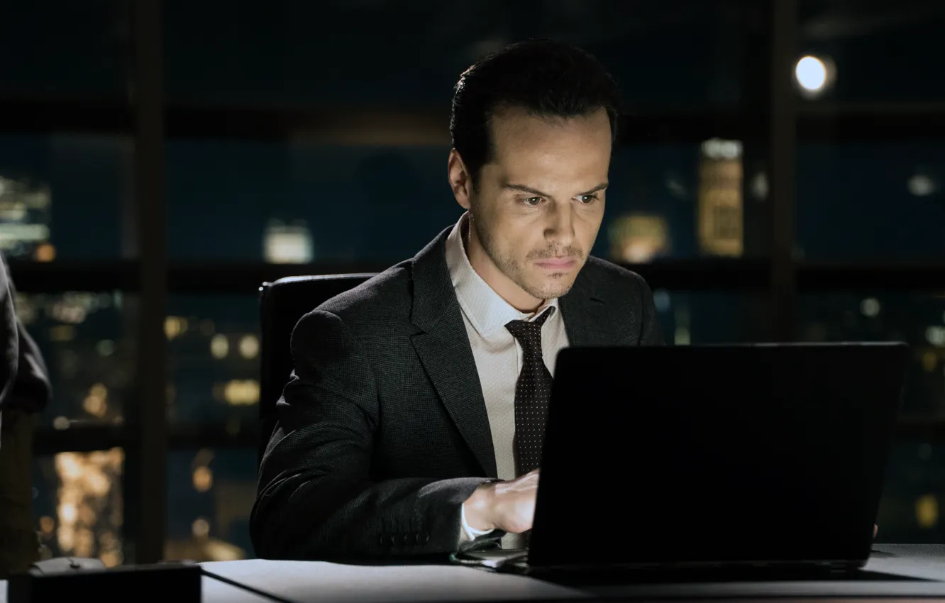 Фото обои костюм, ноутбук, приключения, триллер, боевик, Spectre, Эндрю Скотт, Andrew Scott