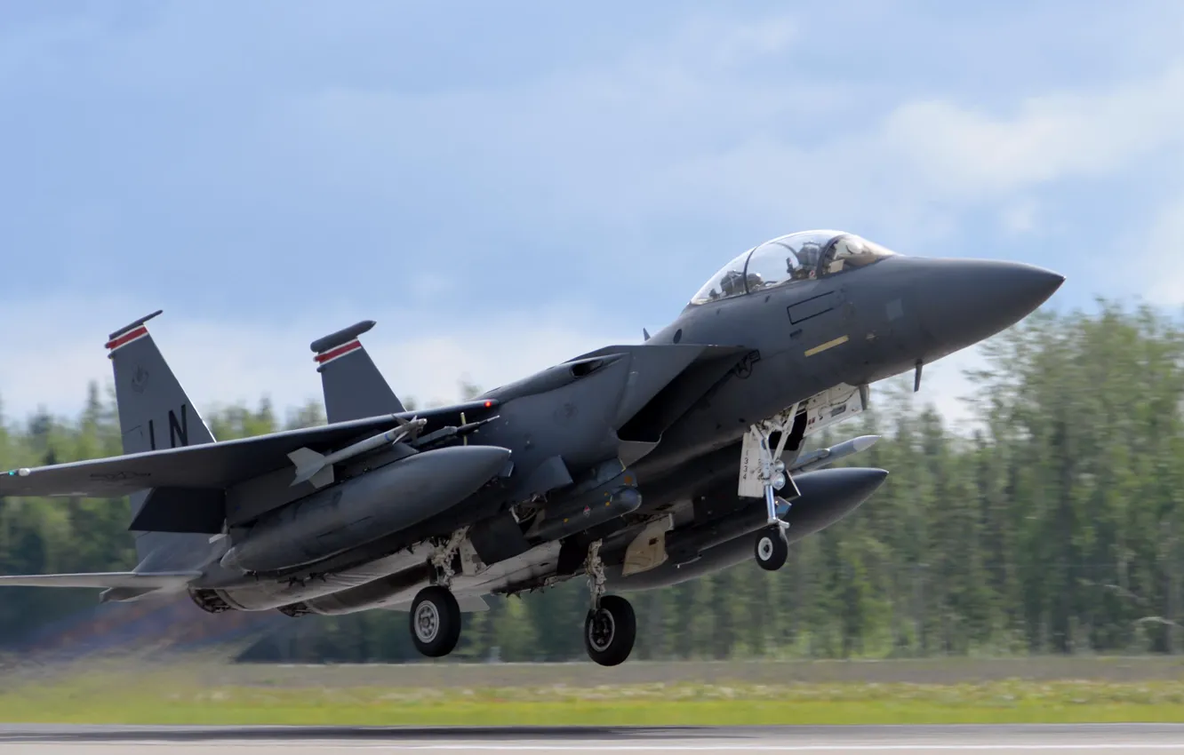 Фото обои Истребитель, Форсаж, USAF, Пилот, F-15E Strike Eagle, Шасси, ПТБ, AIM-120 AMRAAM