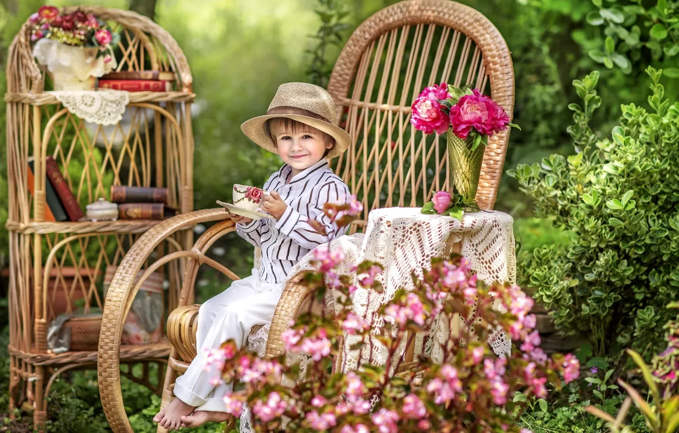 Фото обои лето, радость, цветы, детство, уют, книги, кресло, шляпа