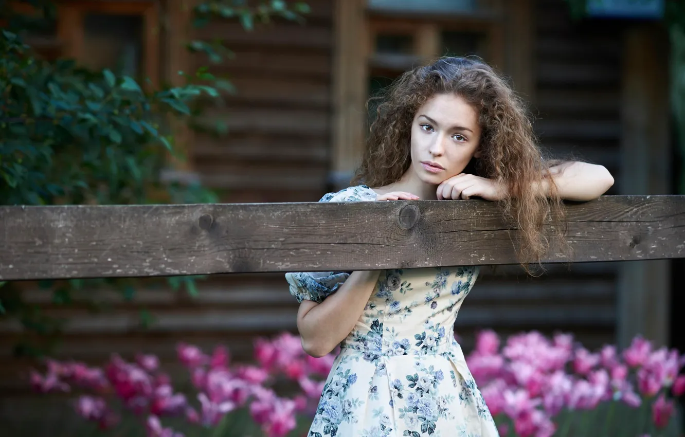 Фото обои портрет, платье, деревня, кареглазая