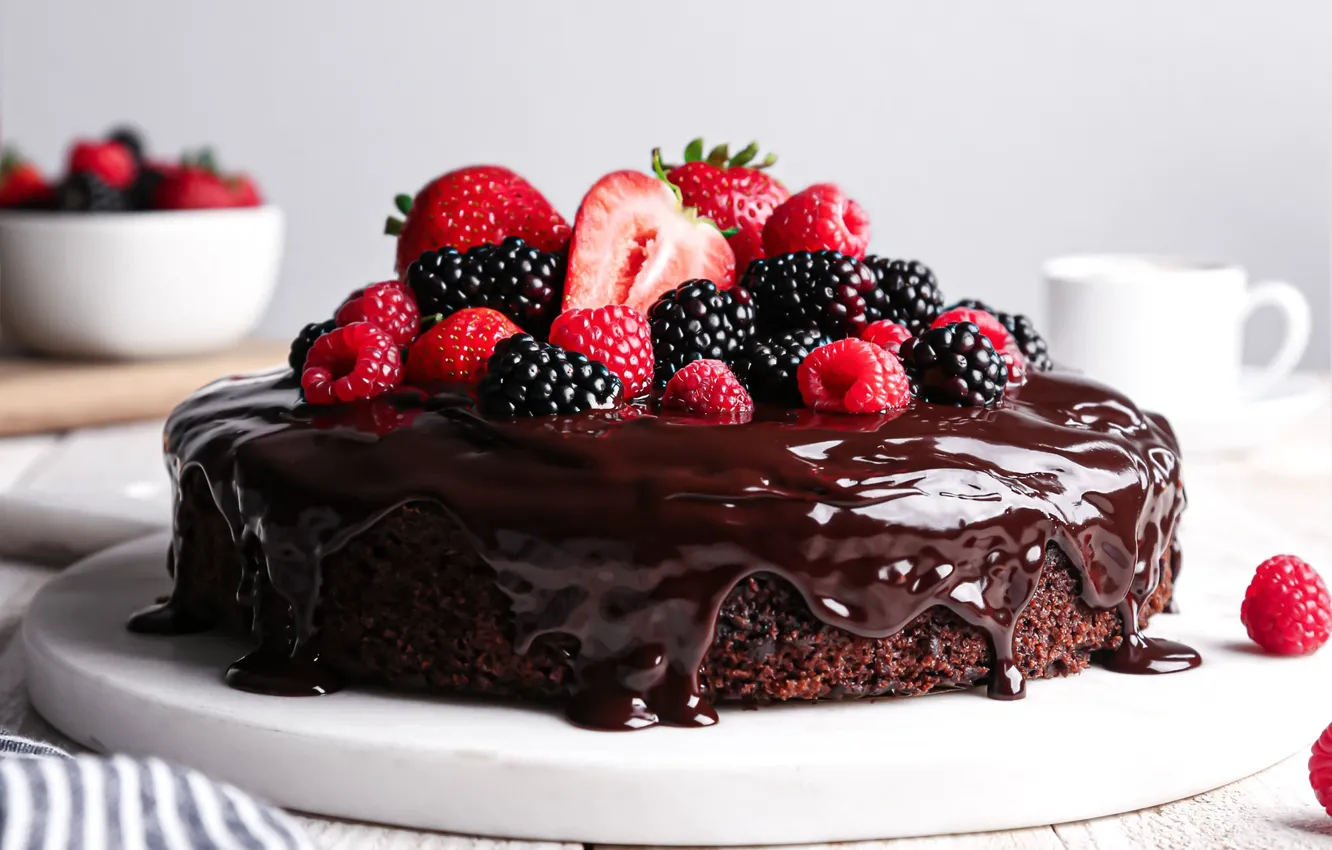 Фото обои малина, шоколад, клубника, торт, ежевика