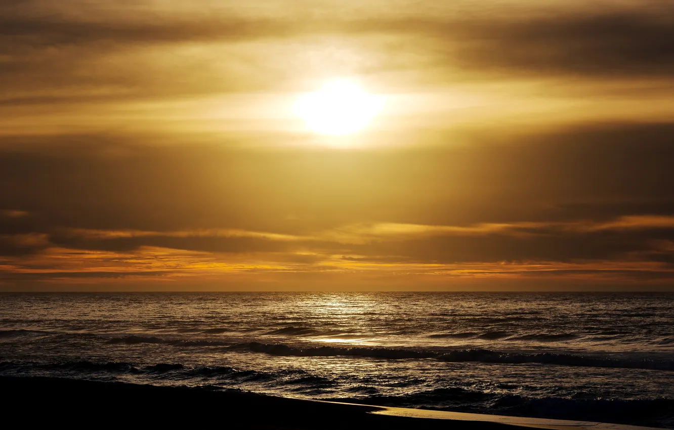 Фото обои волны, небо, солнце, океан, берег, полдень