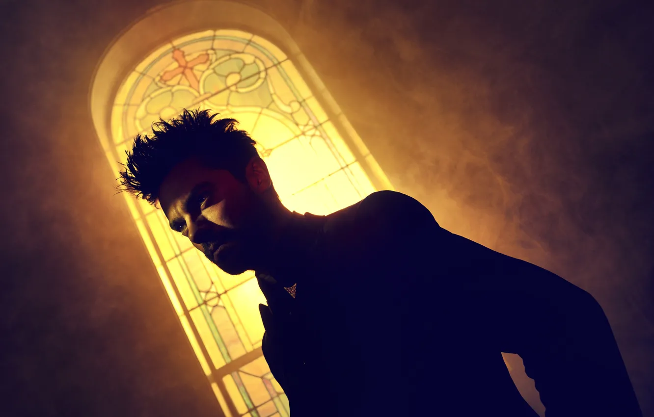 Фото обои horror, yellow, cross, man, window, supernatural, AMC, church