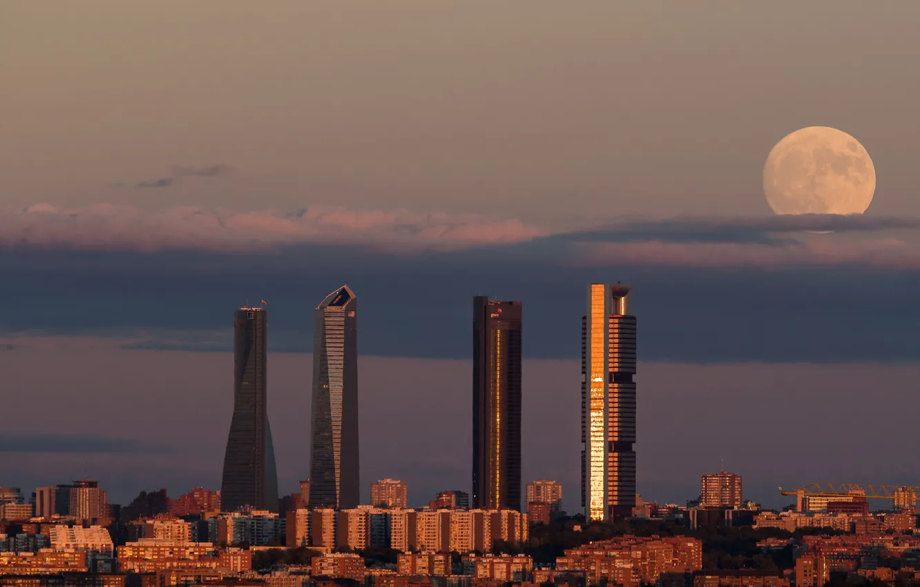Фото обои moon, twilight, sunset, dusk, Spain, buildings, Madrid, downtown