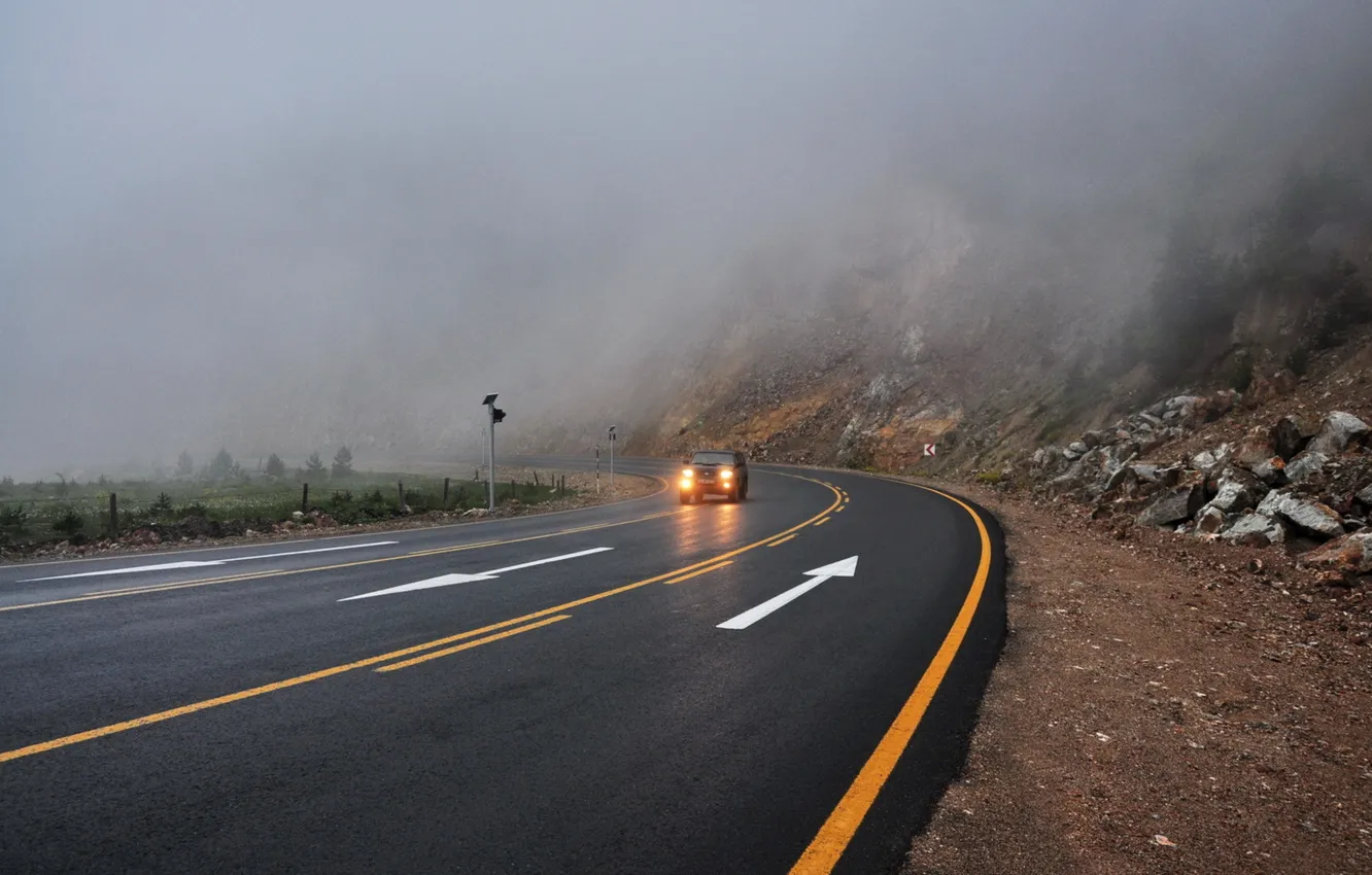 Фото обои дорога, машина, туман