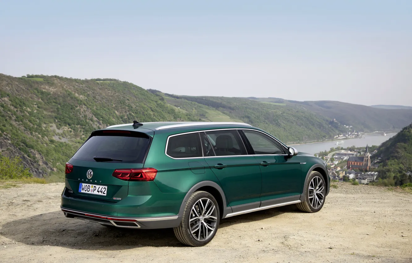 Фото обои Volkswagen, универсал, Passat, тёмно-зелёный, Alltrack, 2019, долина реки
