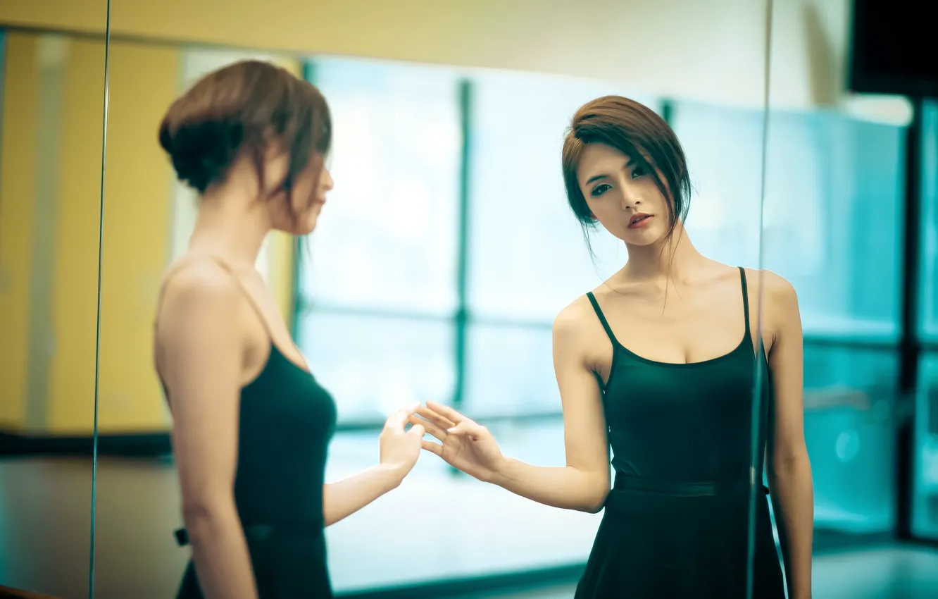 Фото обои девушка, отражение, платье, зеркало, азиатка