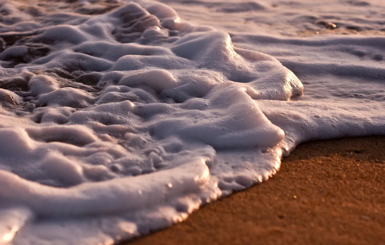 Фото обои песок, море, пена, вода, макро фото