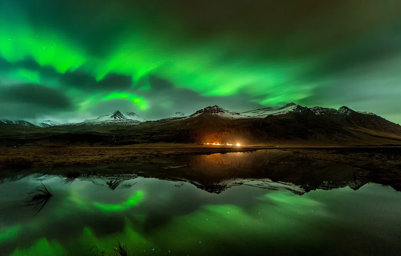 Фото обои небо, горы, ночь, отражение, северное сияние, Норвегия, фьорд