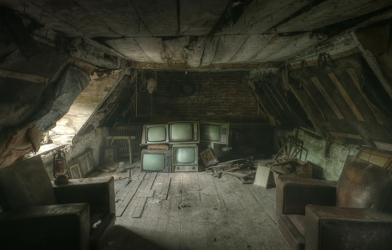 Фото обои кресло, телевизор, чердак