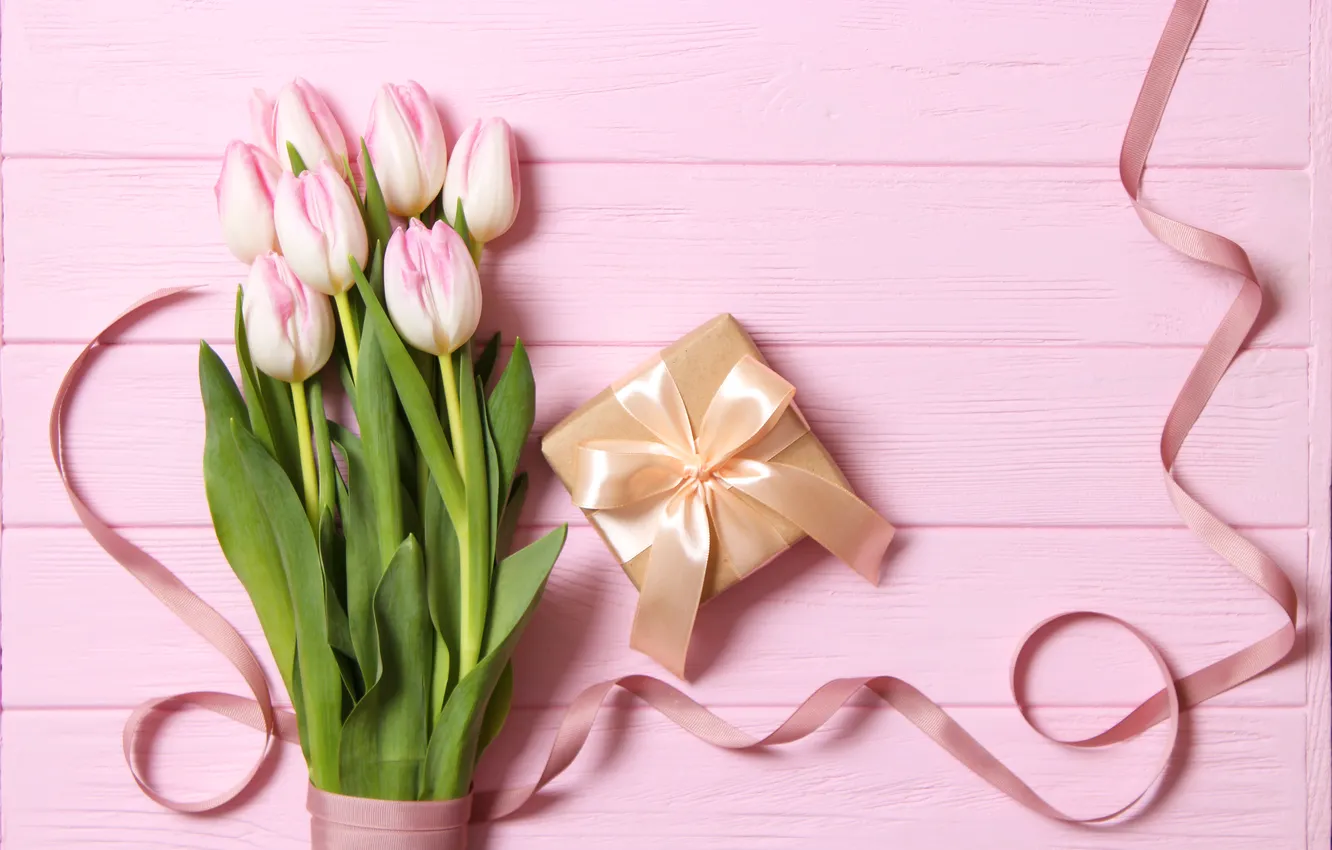 Фото обои цветы, подарок, букет, тюльпаны, розовые, wood, pink, flowers