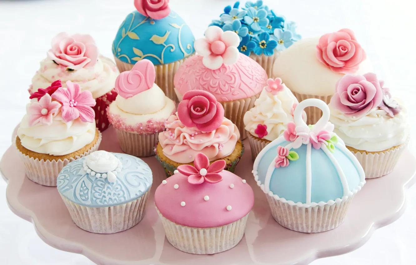 Фото обои цветы, формы, сердечко, крем, десерт, кексы