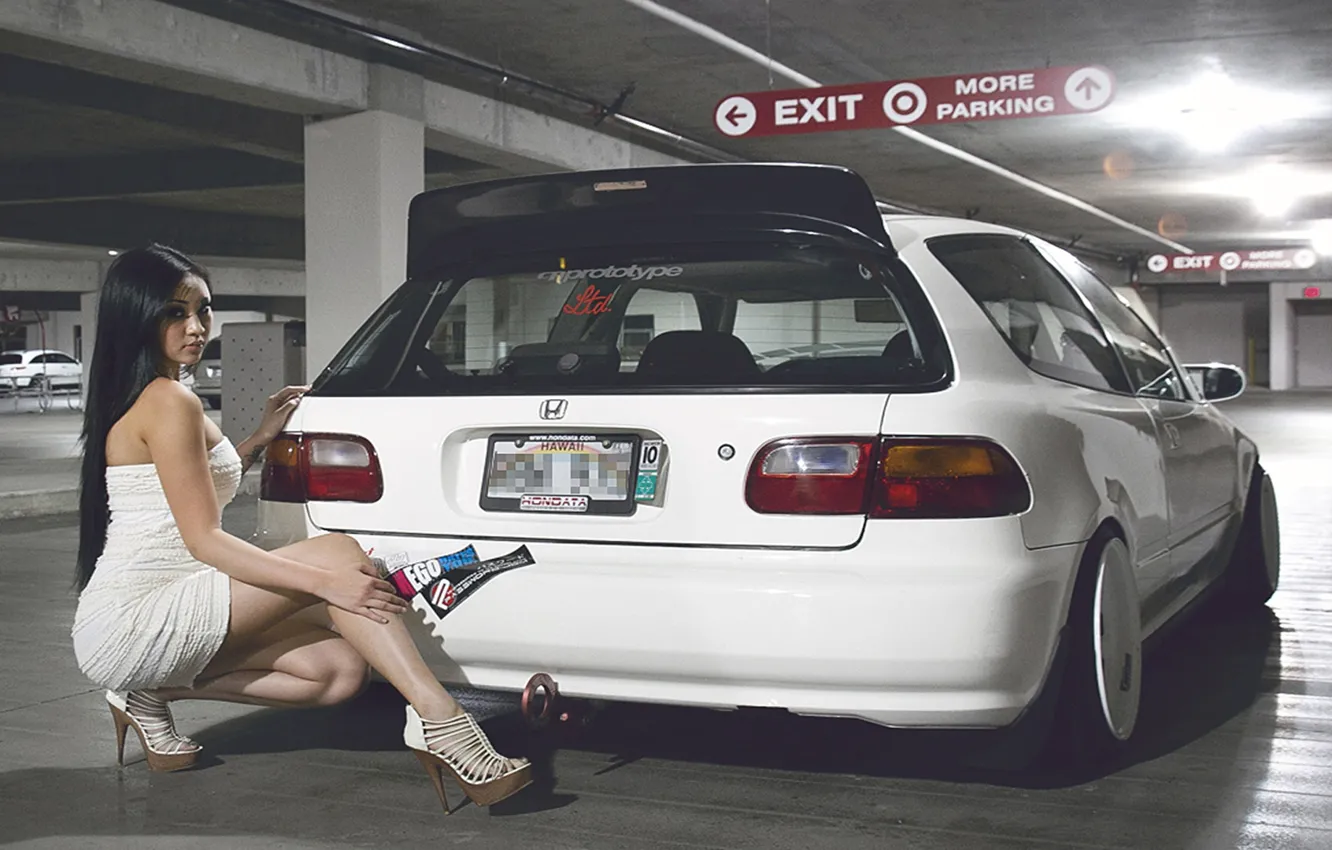 Фото обои взгляд, девушка, Девушки, парковка, Honda, белый авто