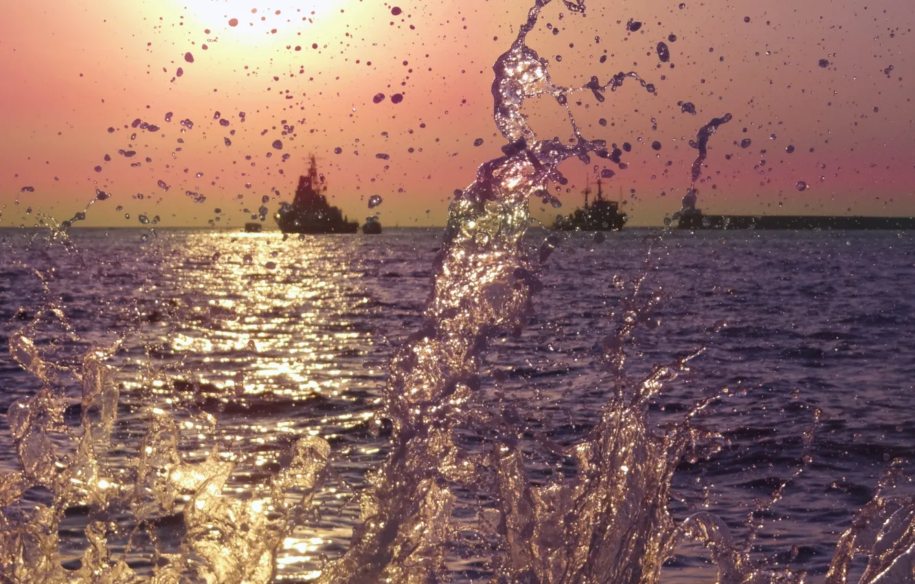 Фото обои капли, брызги, корабли, вечер, Черное море