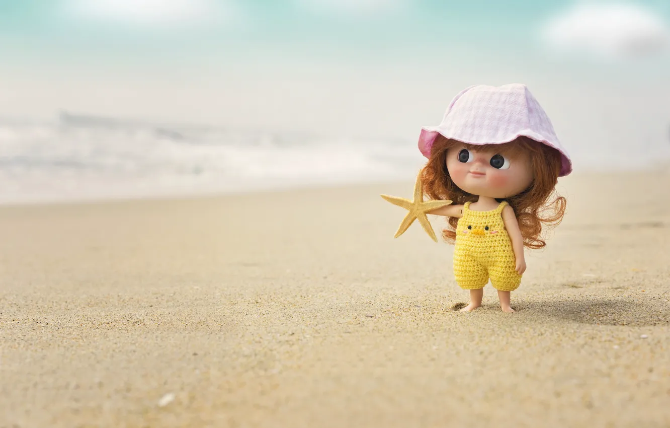 Фото обои море, пляж, кукла, панама