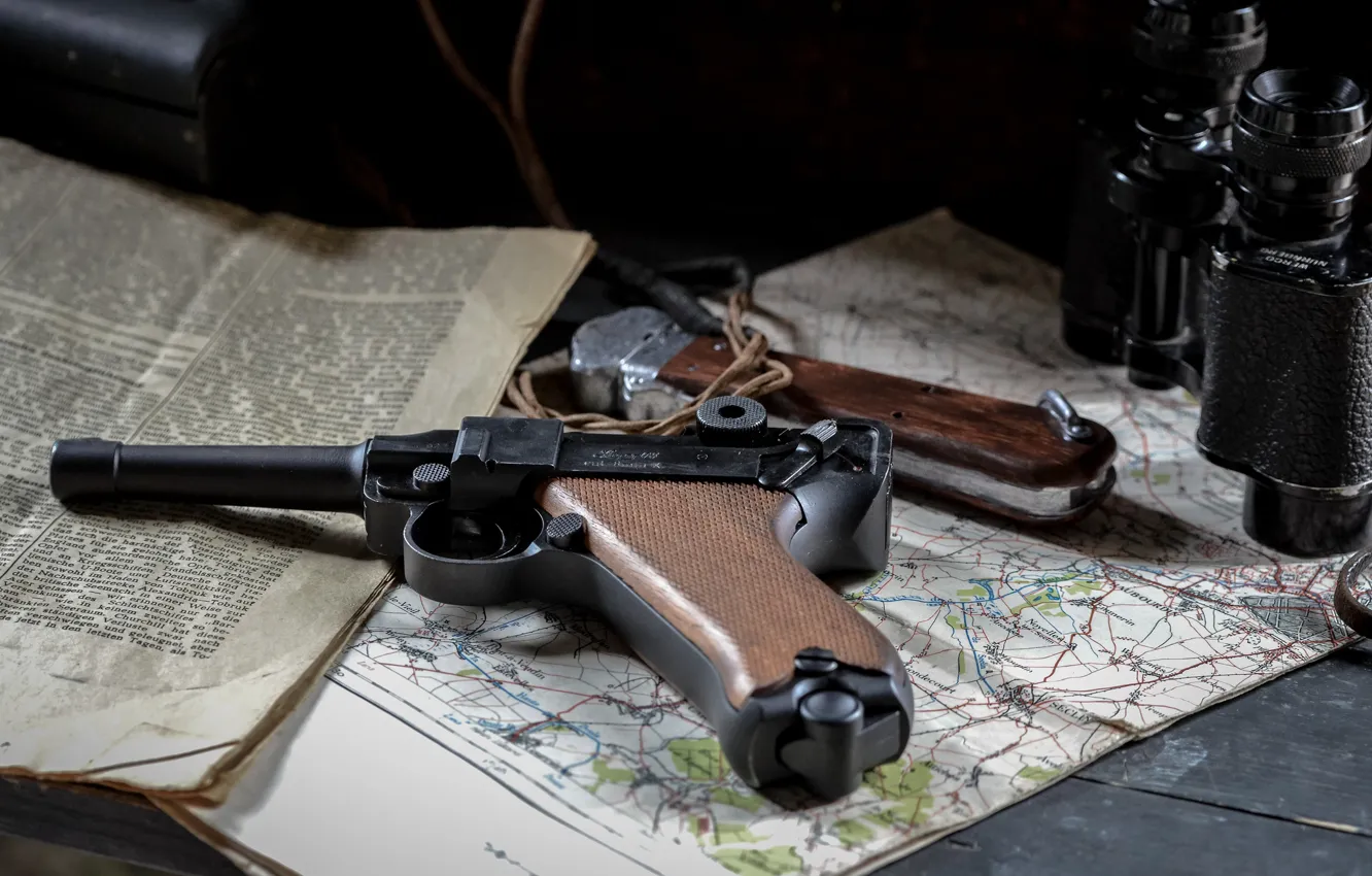 Фото обои пистолет, карта, газета, бинокль, Парабеллум, P08, Люгера, Luger