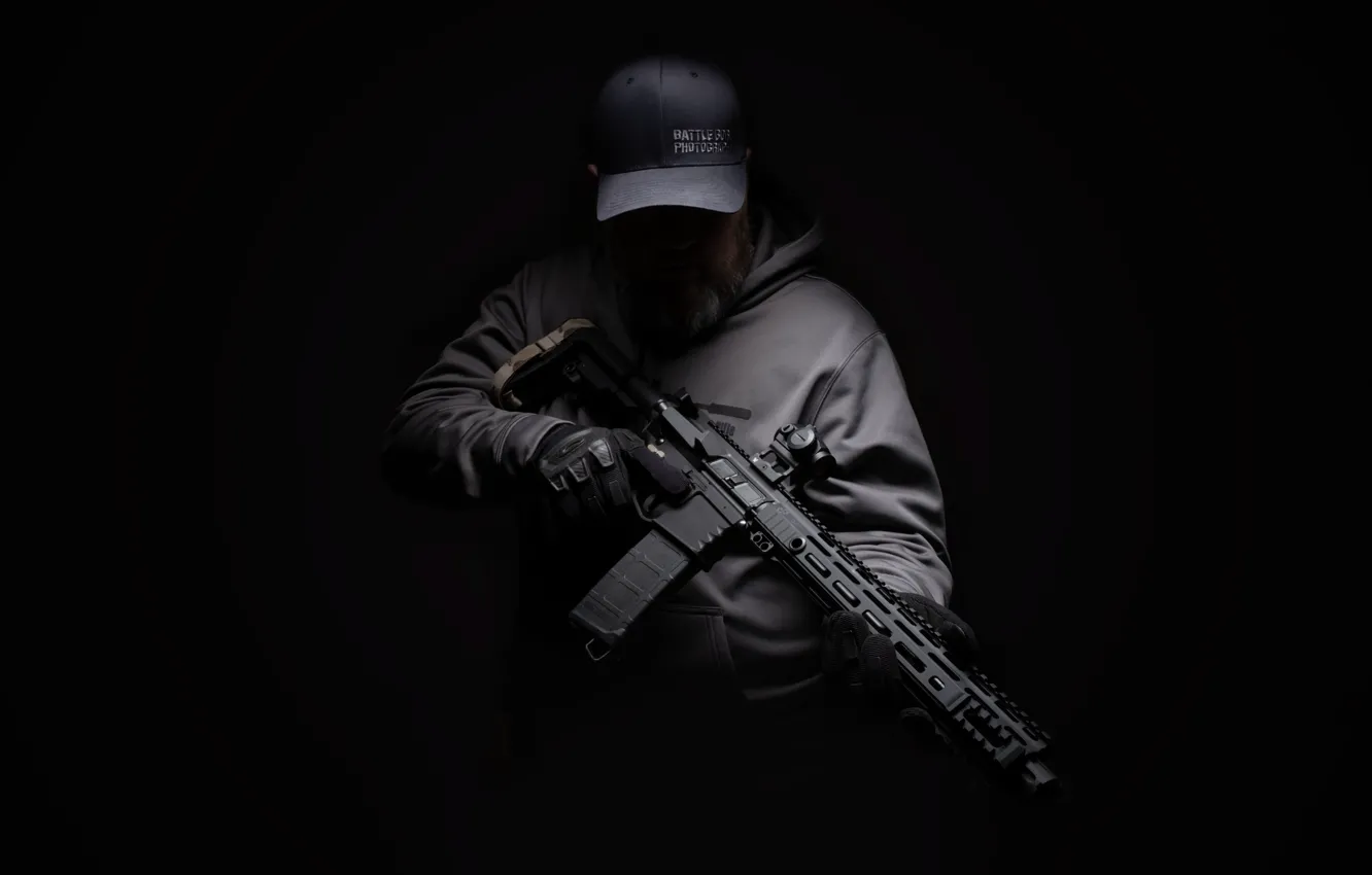 Фото обои оружие, фон, мужчина, штурмовая винт