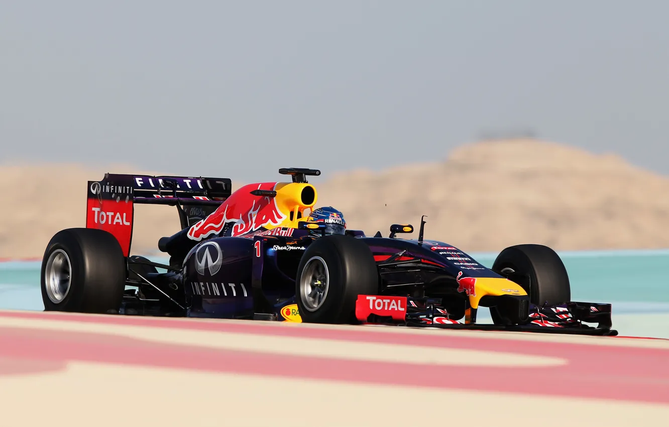 Фото обои Гонщик, Formula 1, Red Bull, Vettel, Чемпион, Sebastian, RB10