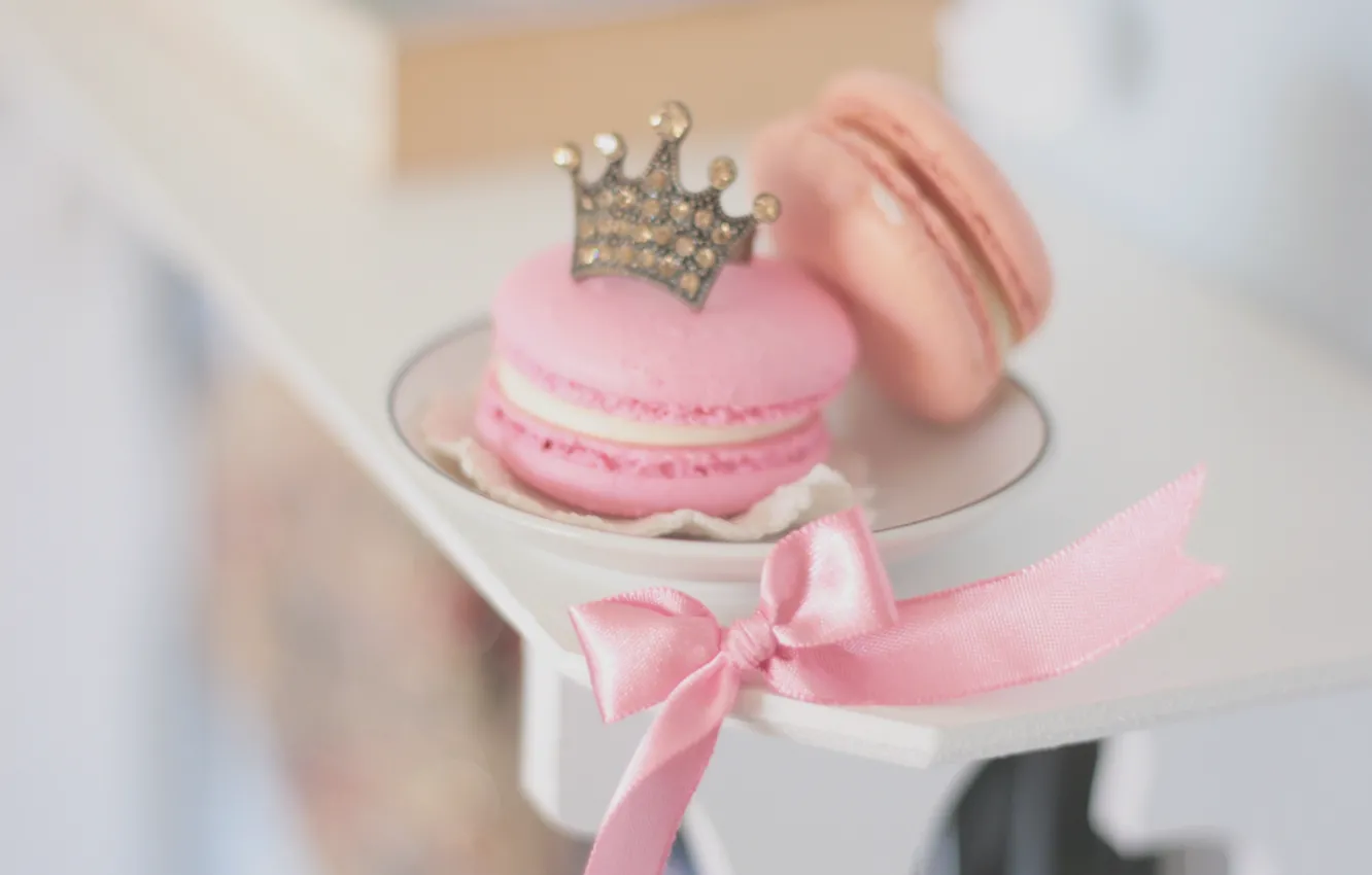 Фото обои фон, розовый, обои, настроения, еда, корона, печенье, тарелка