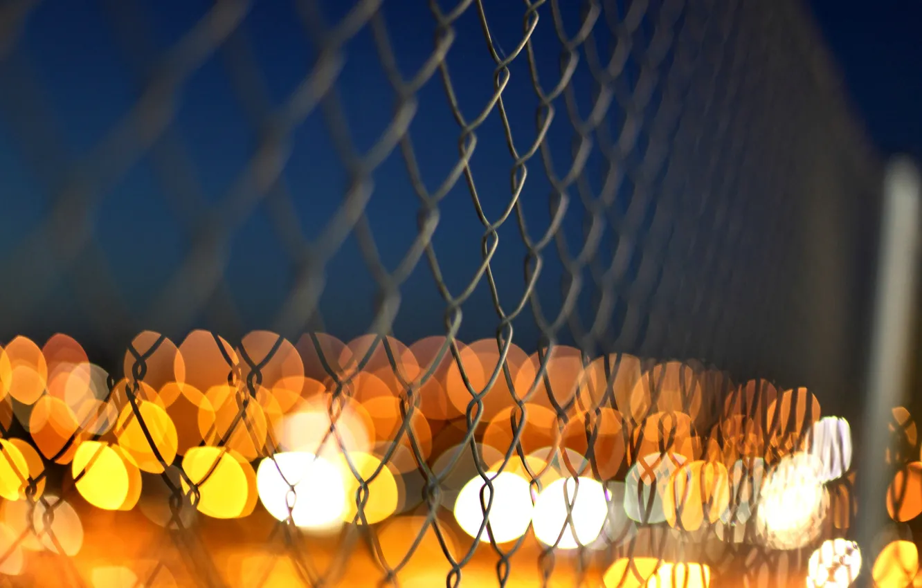 Фото обои макро, огни, сетка, забор, ограда, желтые, размытость, оранжевые