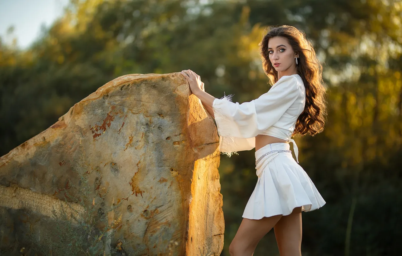 Фото обои девушка, sky, long hair, trees, rocks, model, women, brunette