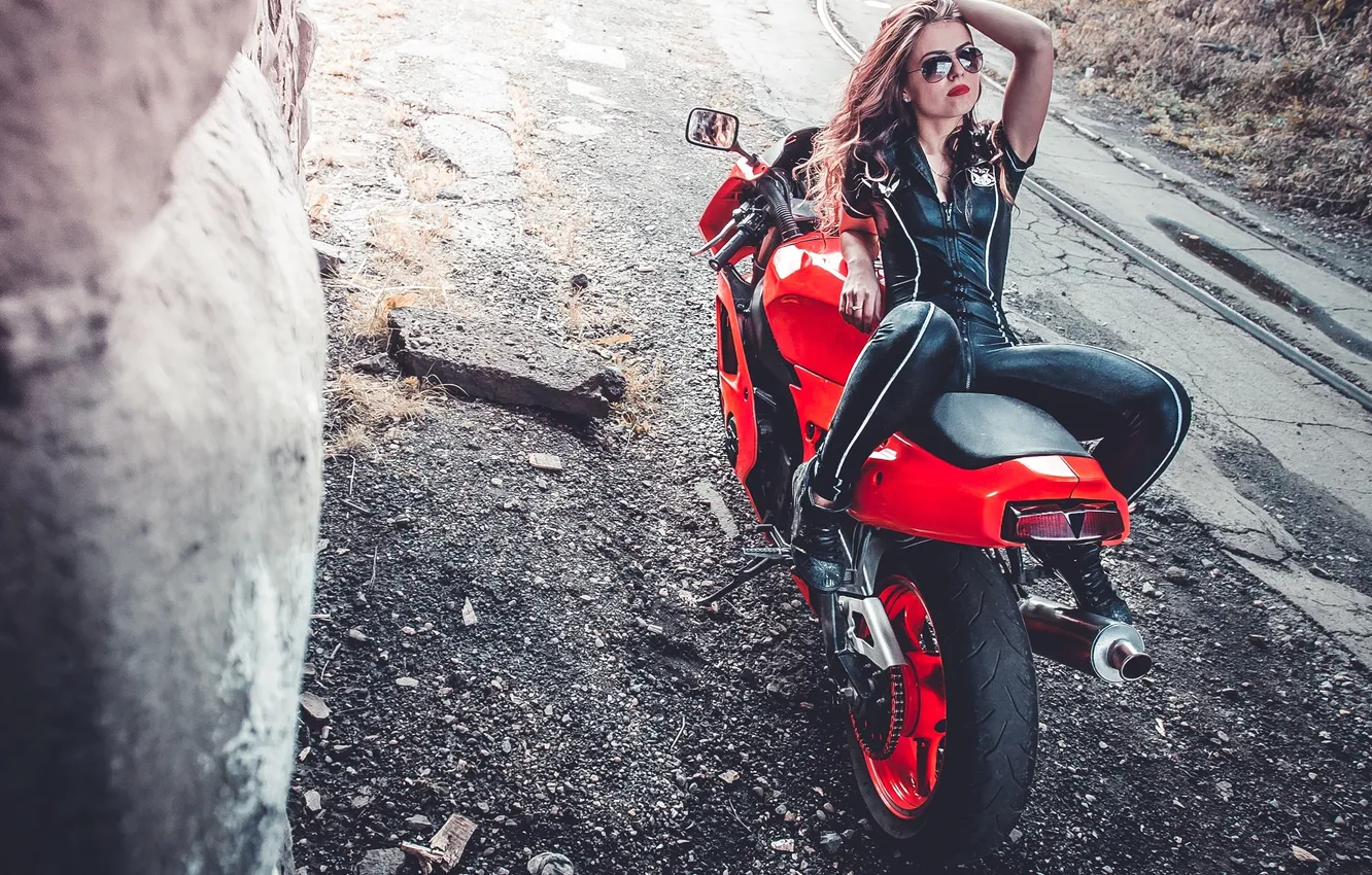 Фото обои Girl, Red, Beautiful, Model, Wheels, Brake, Hair, Rear