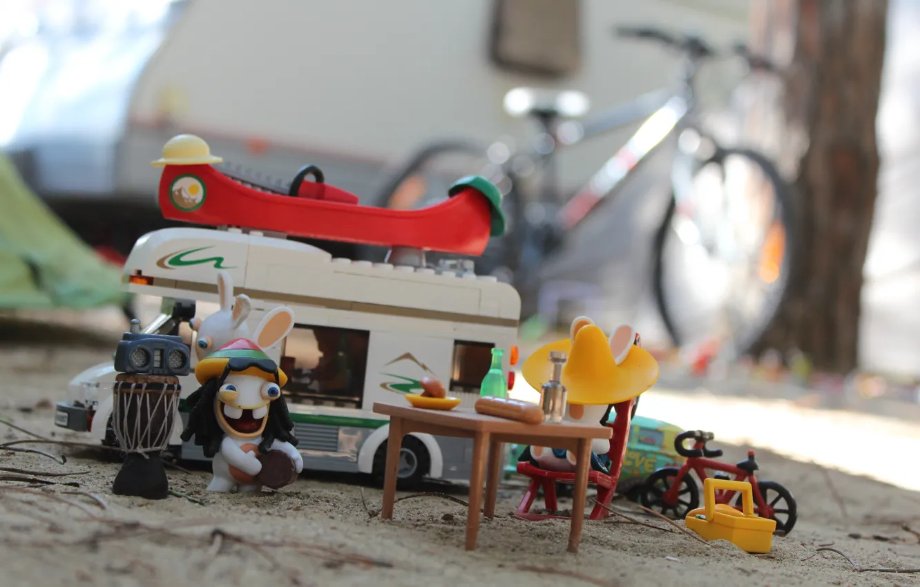 Фото обои Rabbids, caravan, velosiped, stol, Eda