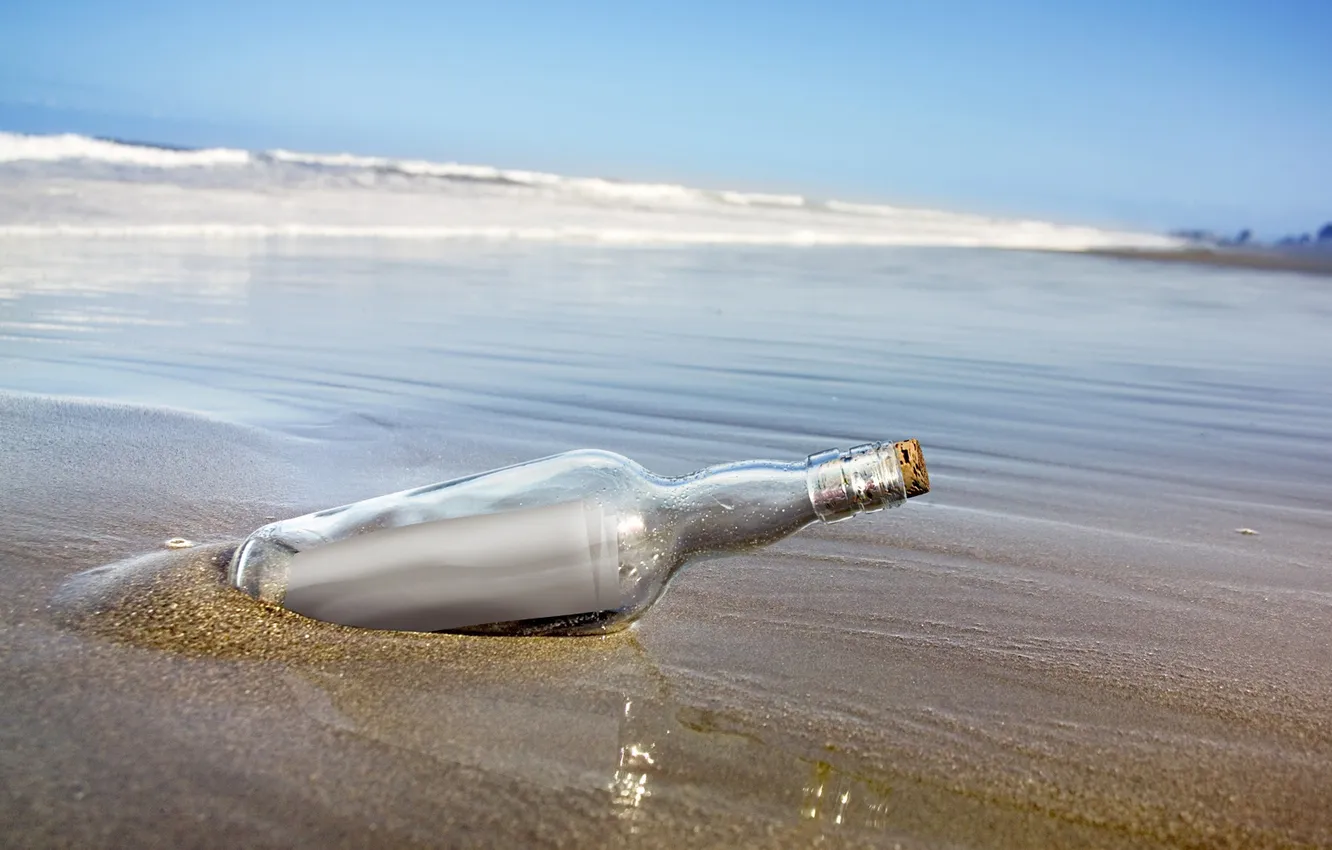 Фото обои песок, море, берег, бутылка, записка, сообщение, бумажка, послание