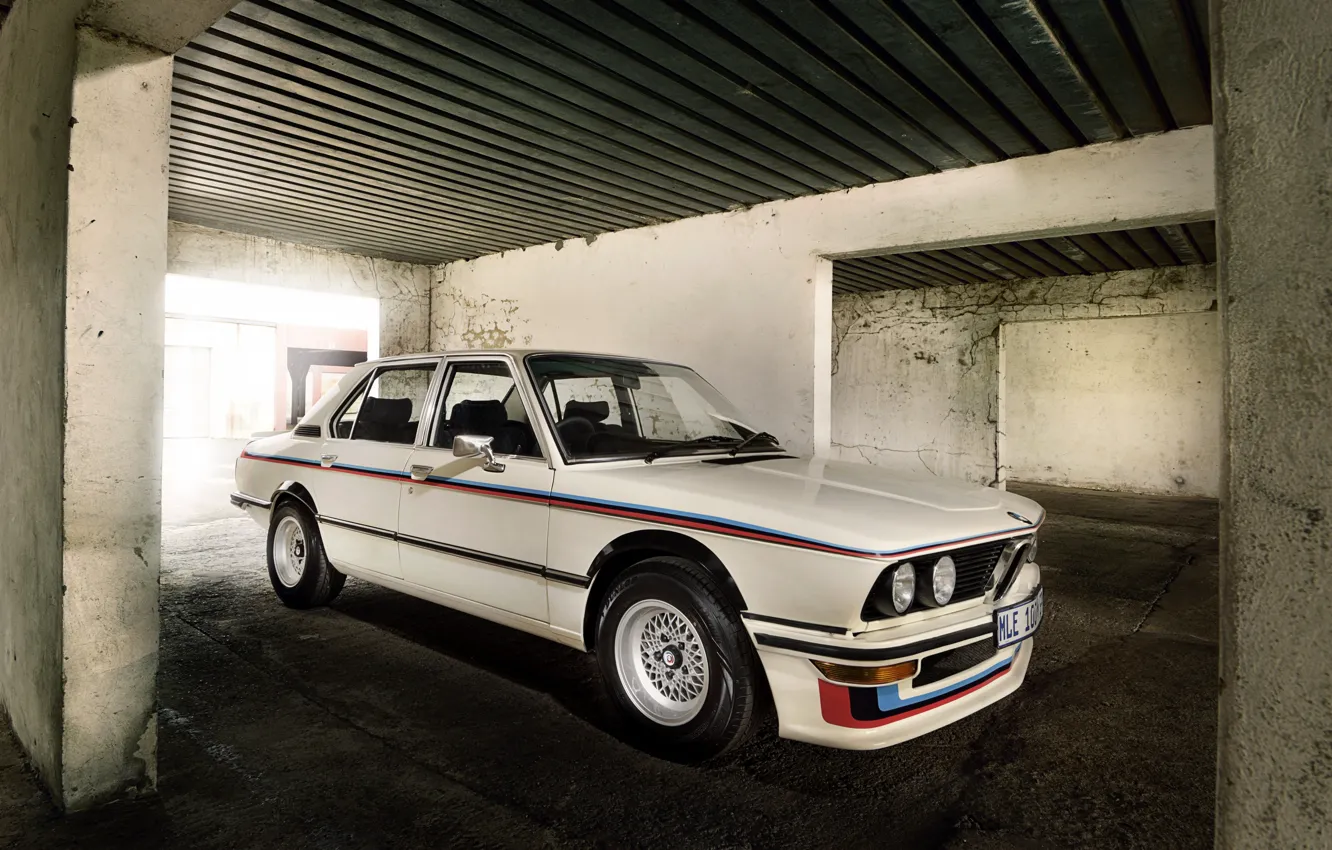 Фото обои белый, BMW, седан, 1976, четырёхдверный, 5-series, E12, 530 MLE