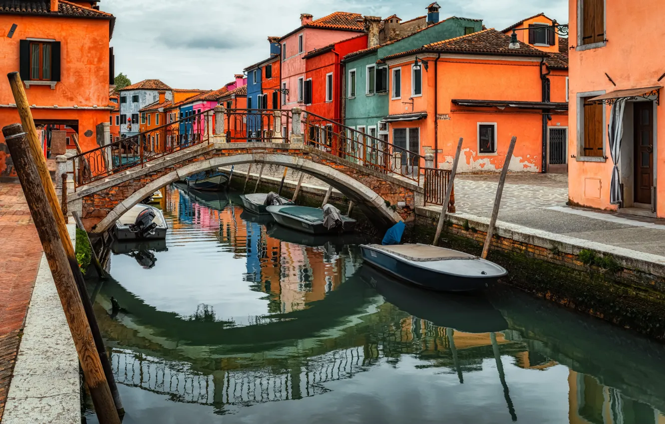 Фото обои город, дома, лодки, Италия, Венеция, канал, мостик, квартал