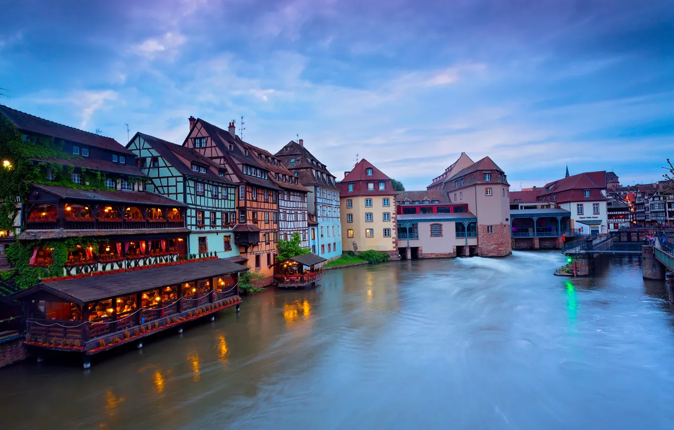 Фото обои город, река, Франция, здания, дома, освещение, сумерки, Страсбург