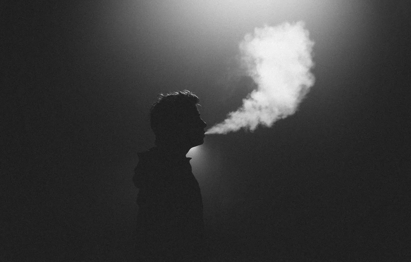Фото обои свет, дым, силуэт, мужчина, курение