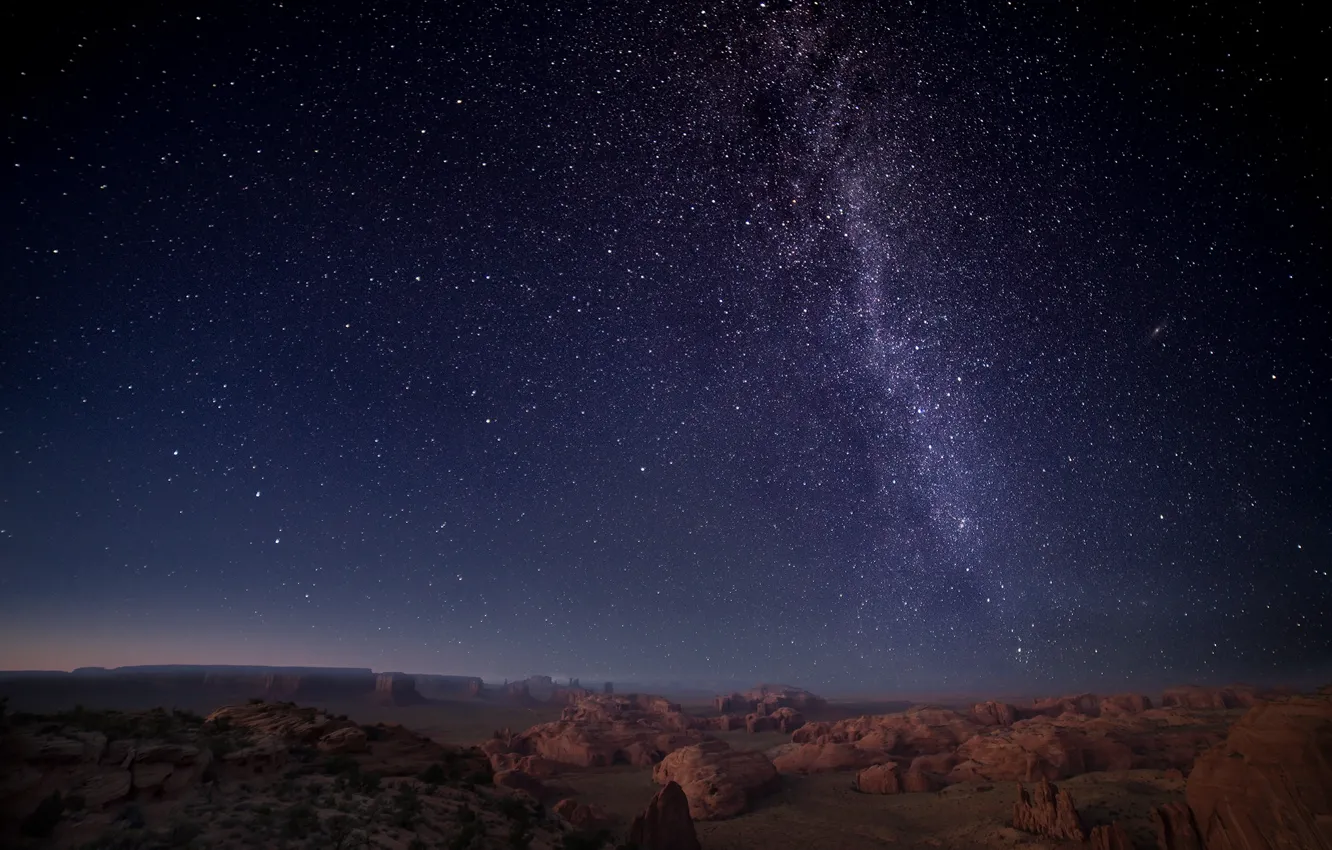 Фото обои космос, звезды, пустыня, горизонт, Млечный Путь, скалы-останцы