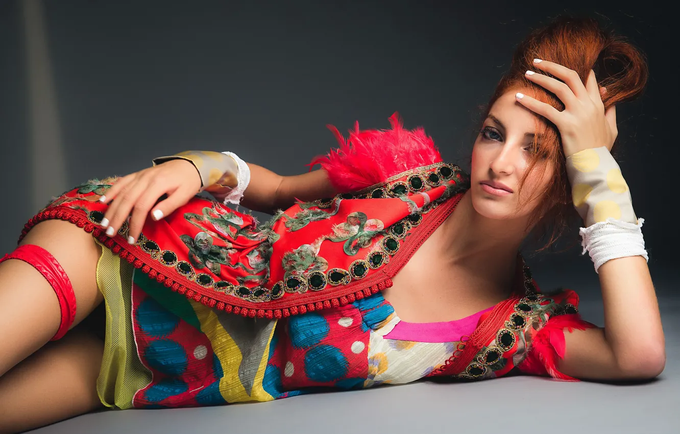 Фото обои девушка, поза, Nora Ouihi