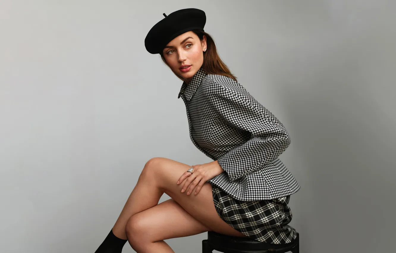 Фото обои girl, beautiful, model, sweet, actress, skirt, beret, ana de armas