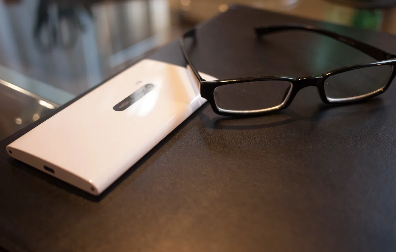 Фото обои белый, очки, смартфон, nokia, 920, windows phone 8, lumia