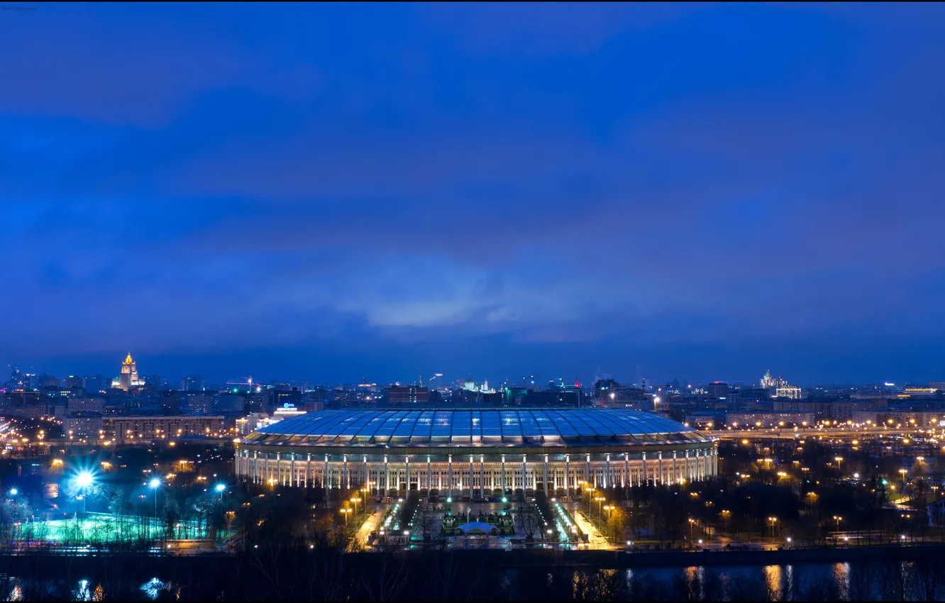Фото обои небо, ночь, огни, река, фонари, Москва, Россия, набережная