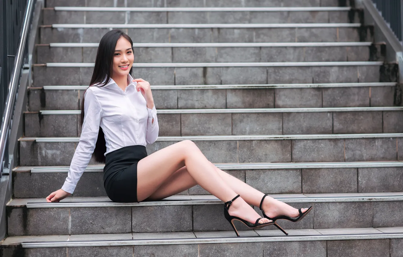 Фото обои girl, Model, legs, photo, brunette, asian, high heels, sitting