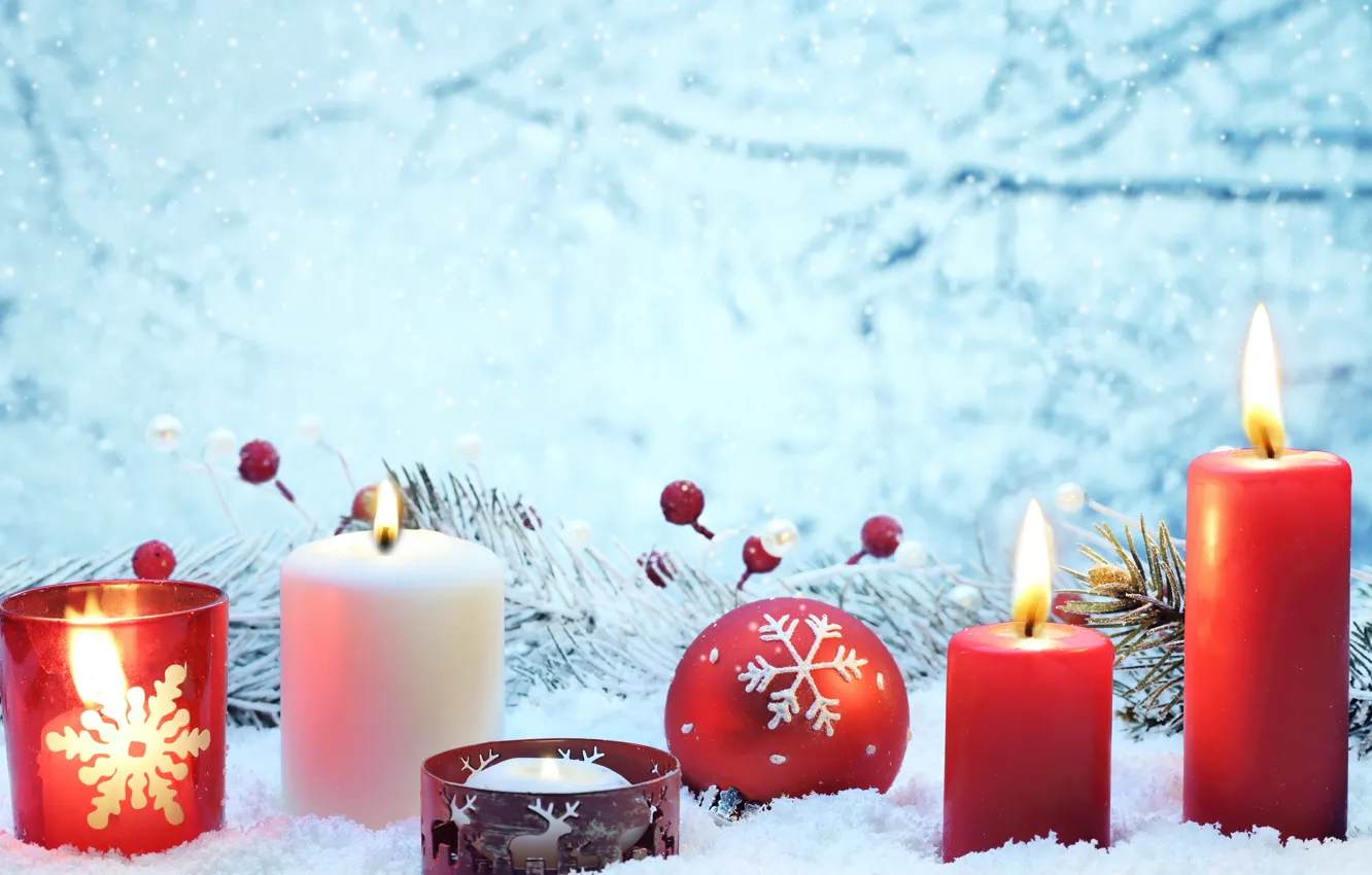 Фото обои снег, украшения, красный, lights, огни, вишня, шары, свечи