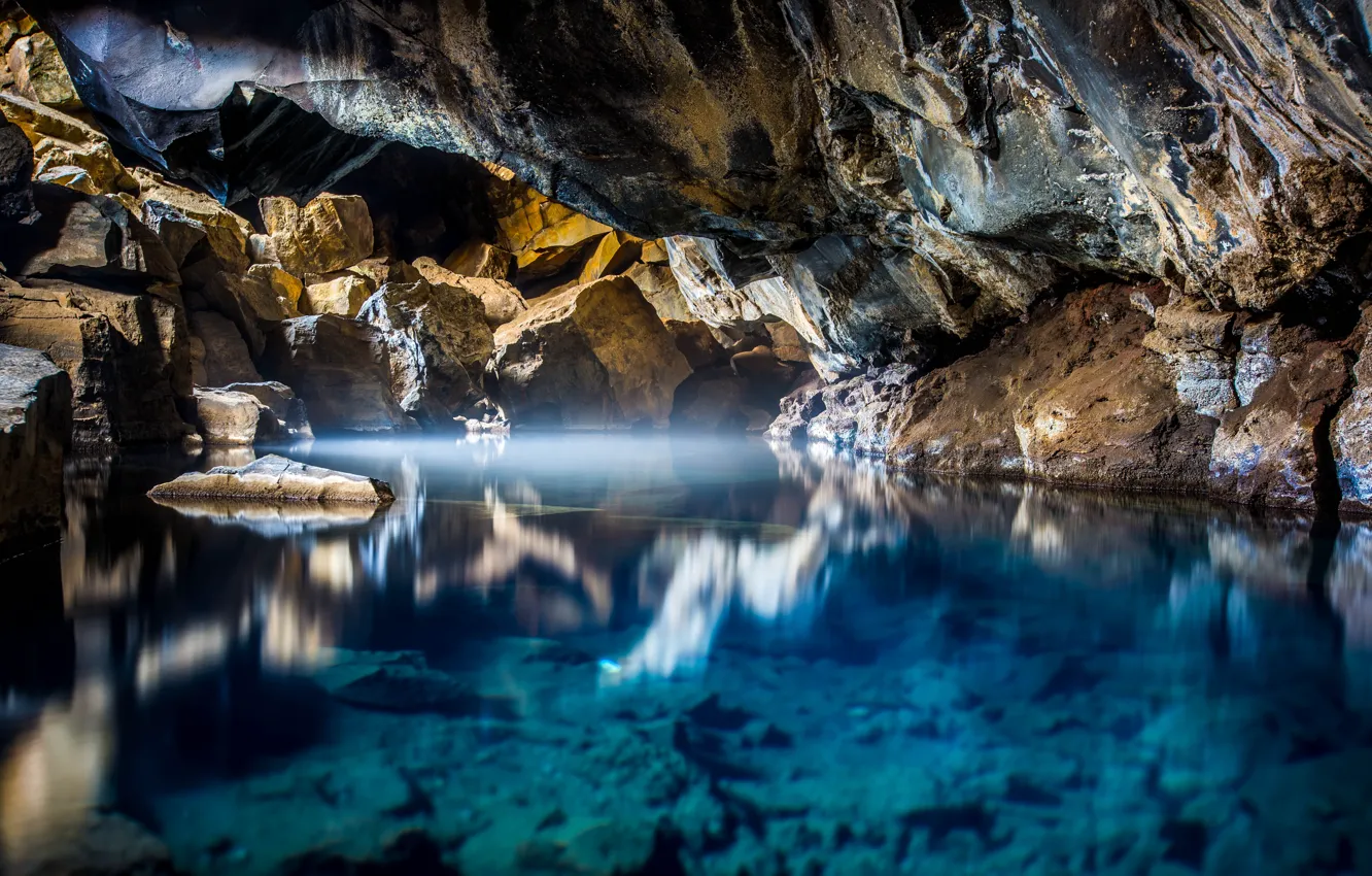 Фото обои вода, свет, природа, озеро, камни, пещера, Исландия, Миватн