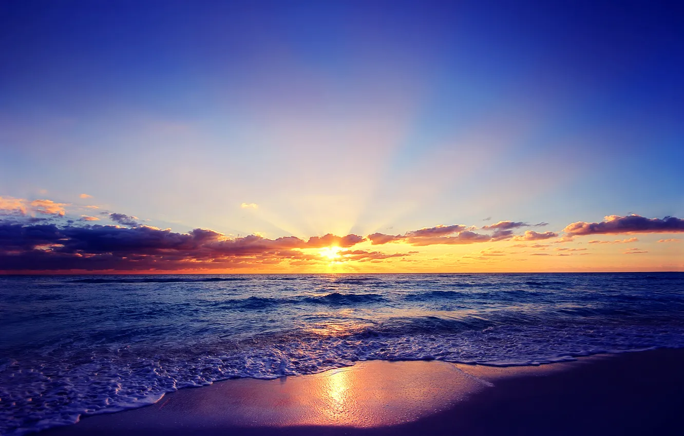 Фото обои море, солнце, облака, закат, тучи, берег