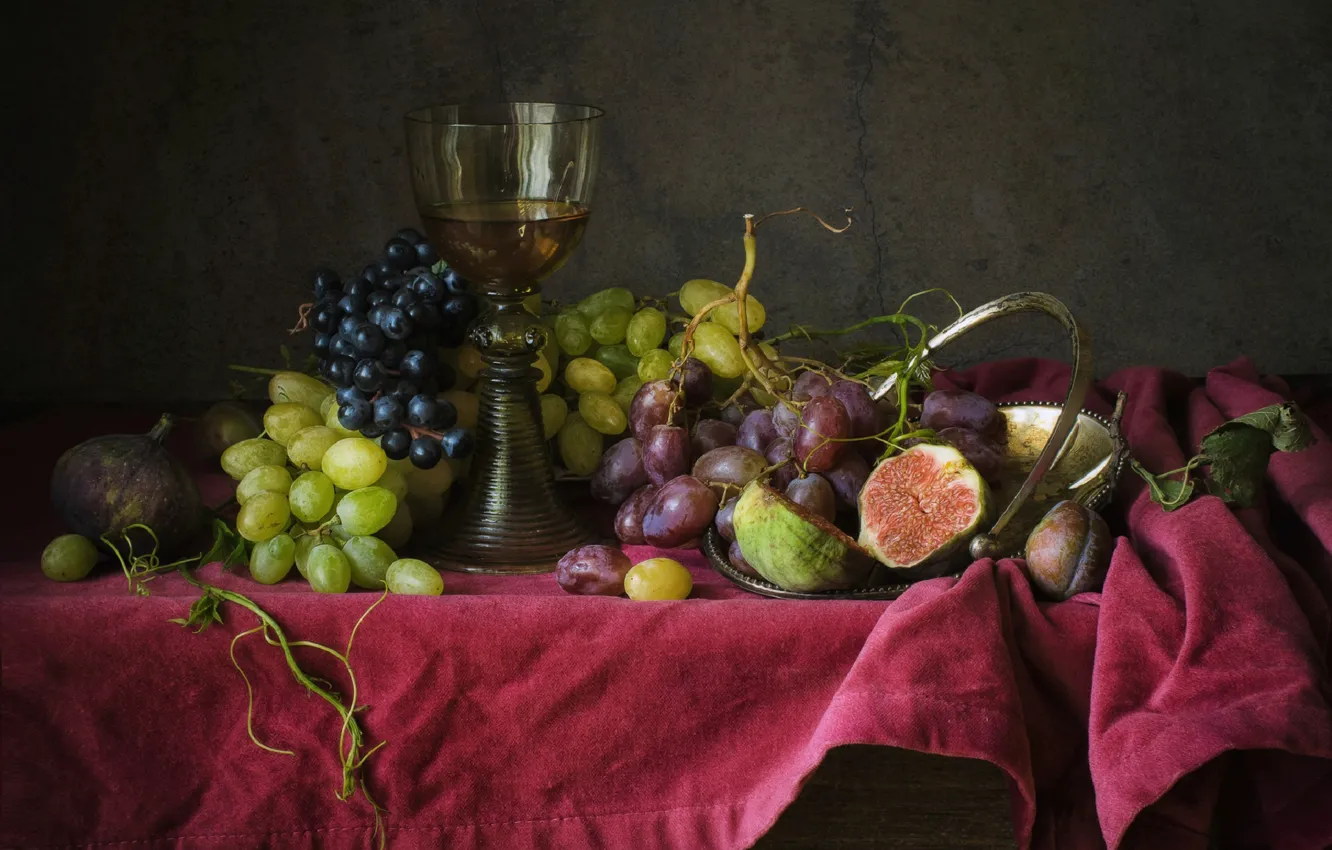 Фото обои стекло, бокал, виноград, фрукты, натюрморт