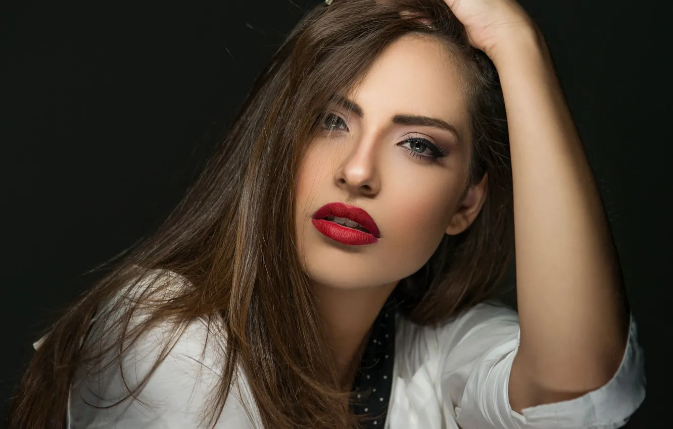 Фото обои взгляд, девушка, поза, модель, макияж, брюнетка, губы, Manthos Tsakiridis