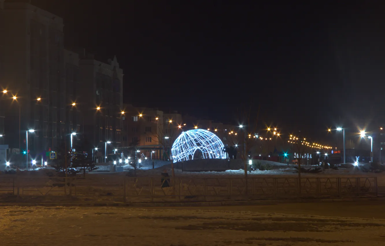 Фото обои небо, снег, ночь, здания, дома, весна, фонари, Россия