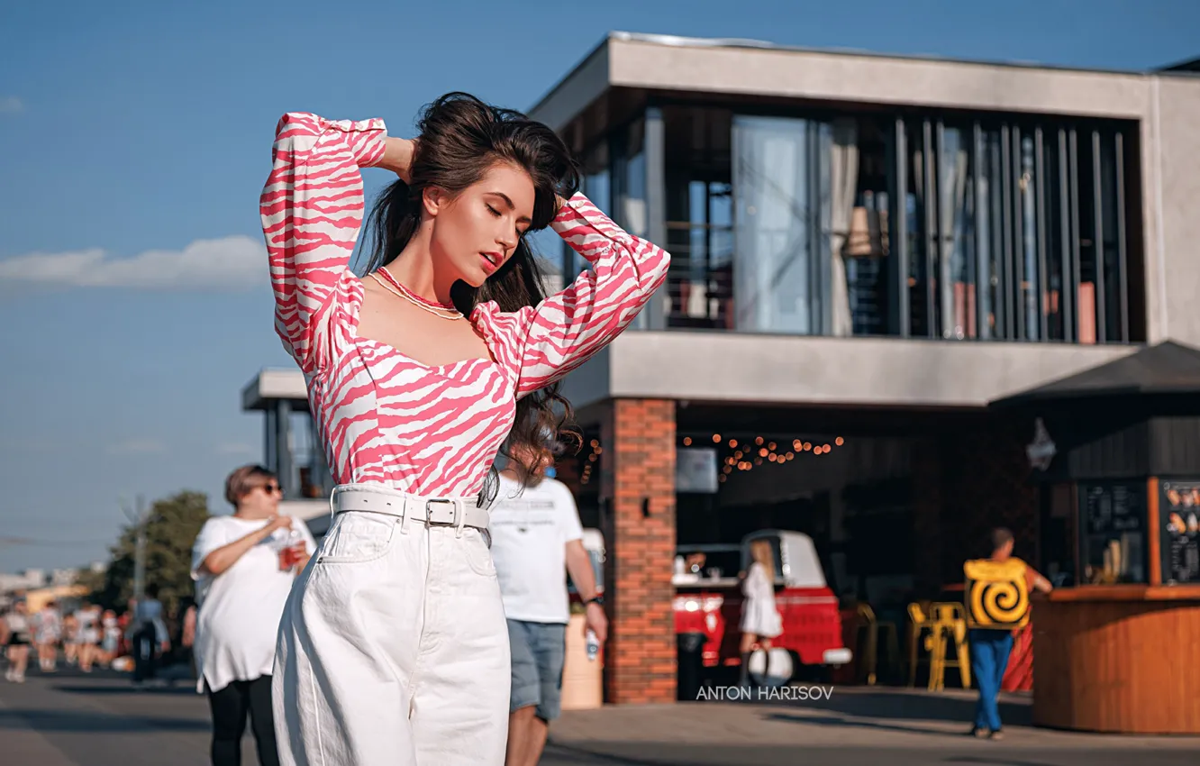 Фото обои blouse, sky, clouds, model, street, people, women, brunette