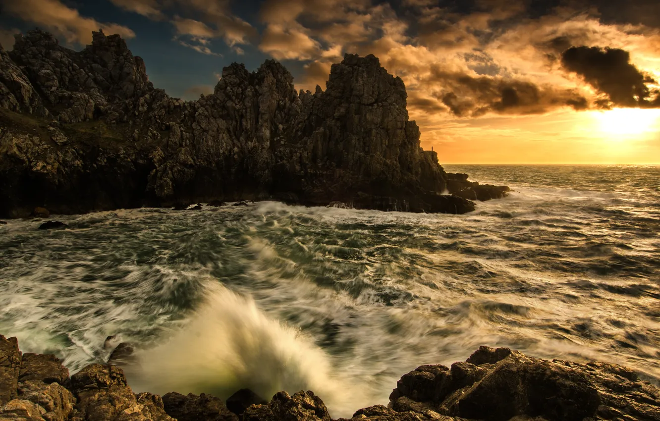 Фото обои волны, закат, скалы, берег