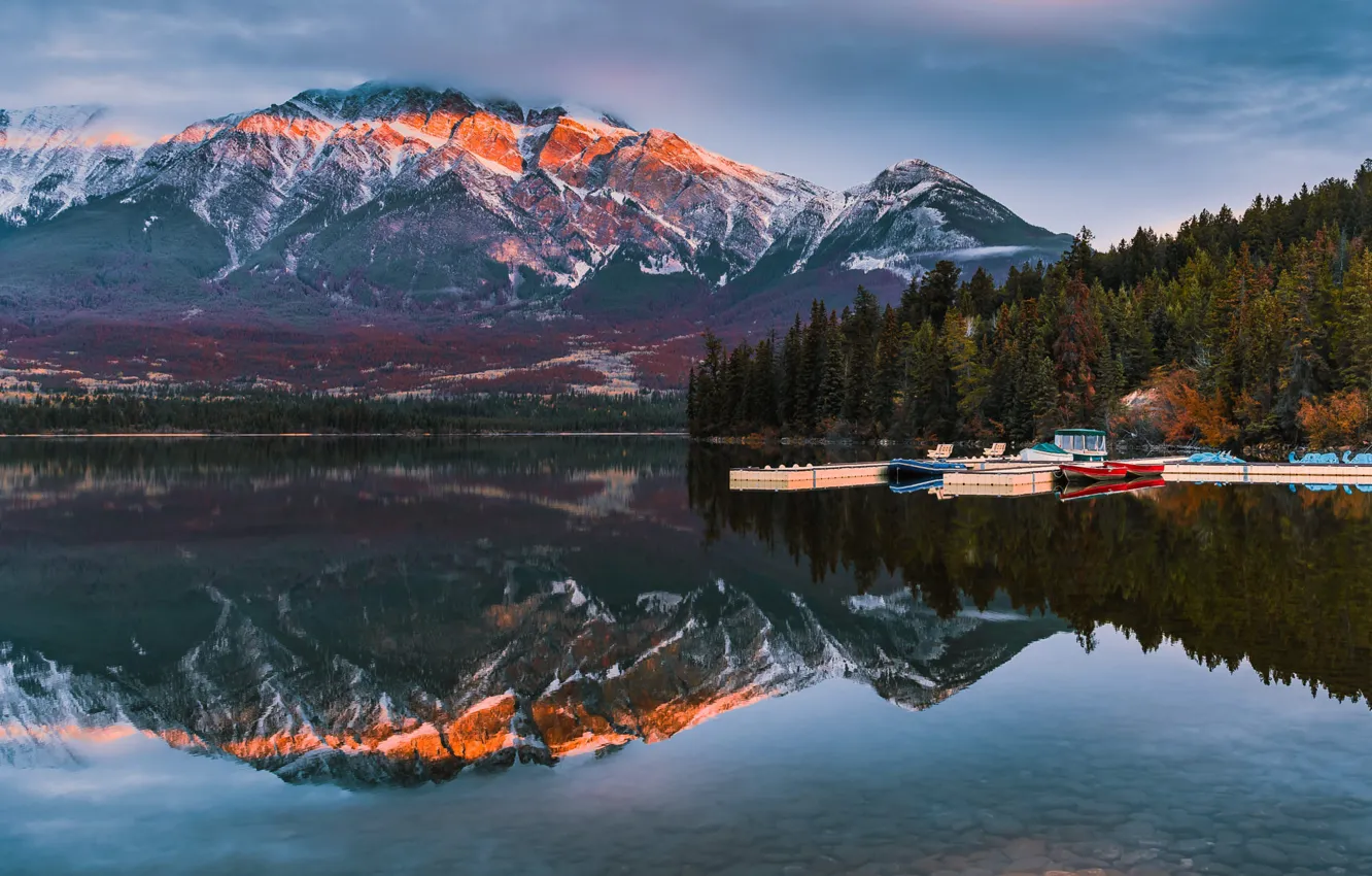 Фото обои осень, лес, небо, свет, снег, горы, озеро, отражение