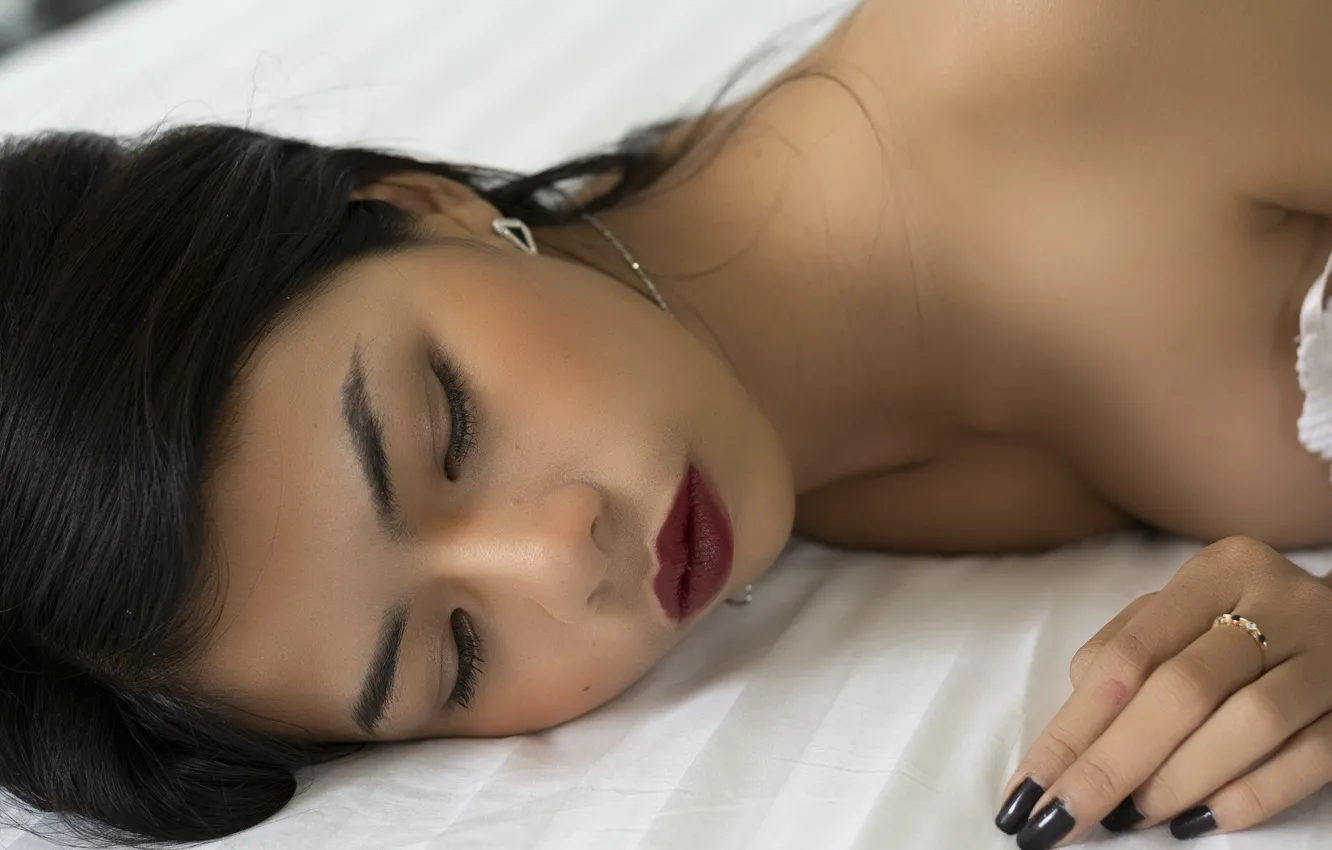 Фото обои украшения, отдых, сон, азиатка, красивая девушка, маникюр, sleep, beautiful girl