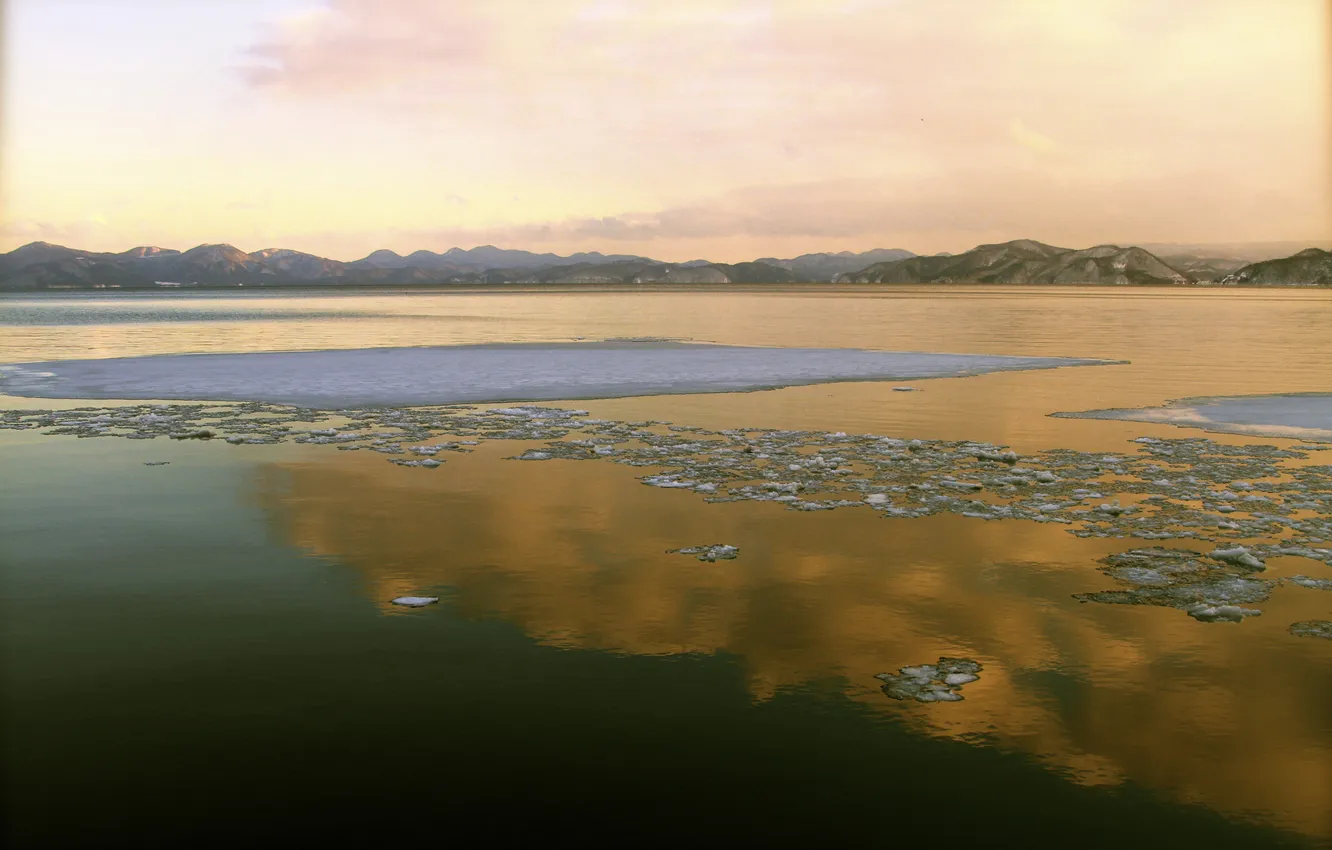 Фото обои лед, озеро, рассвет, холмы